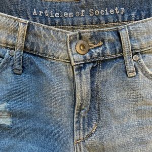 Distressed shorts size 26